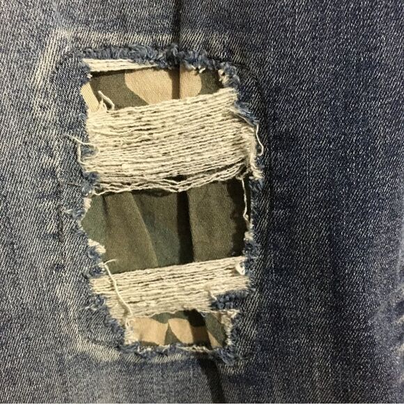 Loralette Distressed Capris/Cropped Jeans 22 - Picture 7 of 12